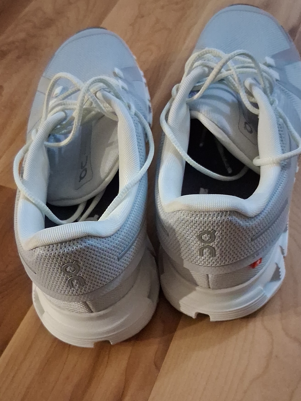 On Cloud Running Shoes - Light Gray - Picture 3 of 9